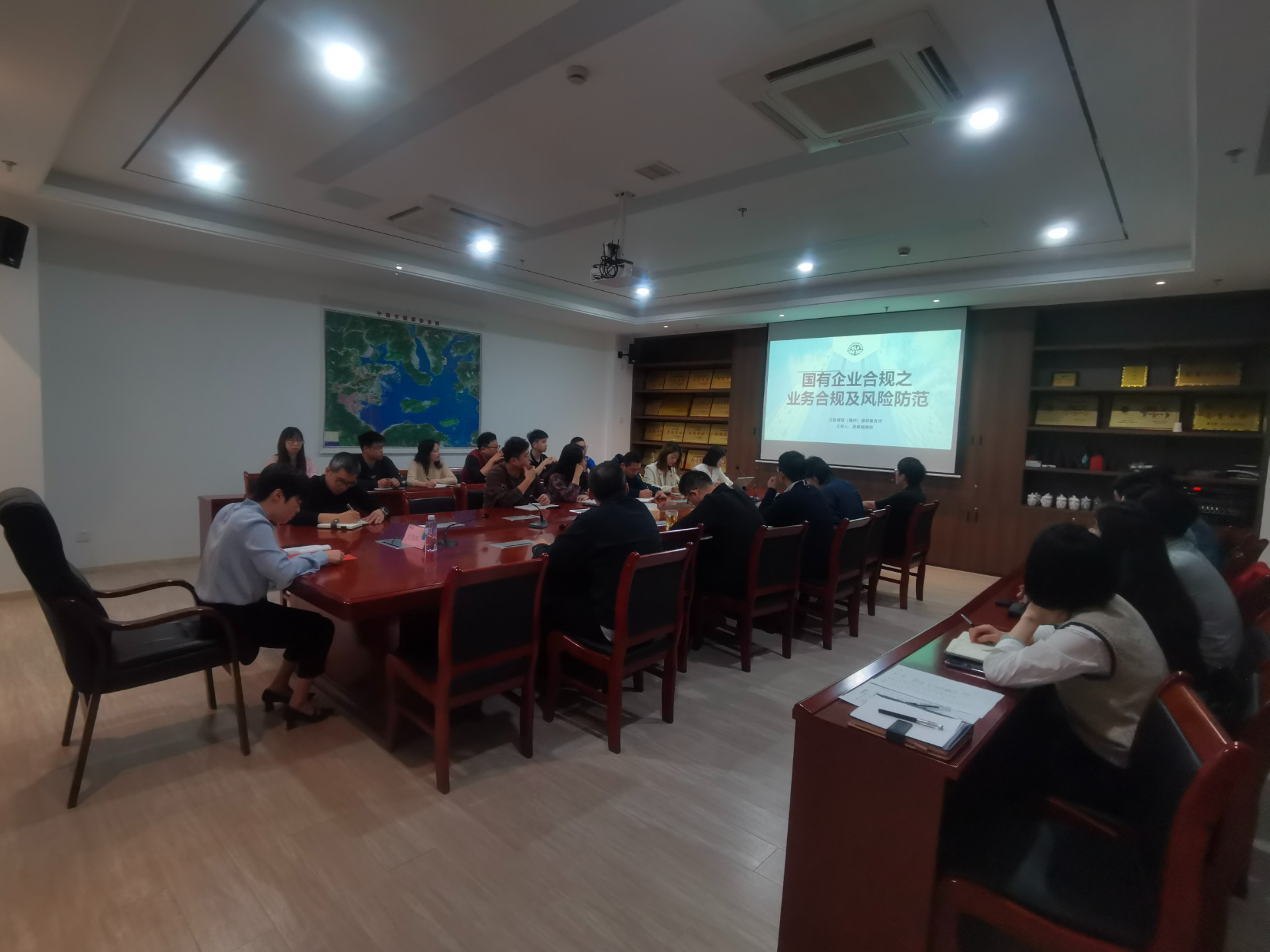 合規(guī)講堂第一課——市交投物流集團開展國企業(yè)務(wù)合規(guī)及風(fēng)險防范培訓(xùn)，劉招蕊拍攝.jpg