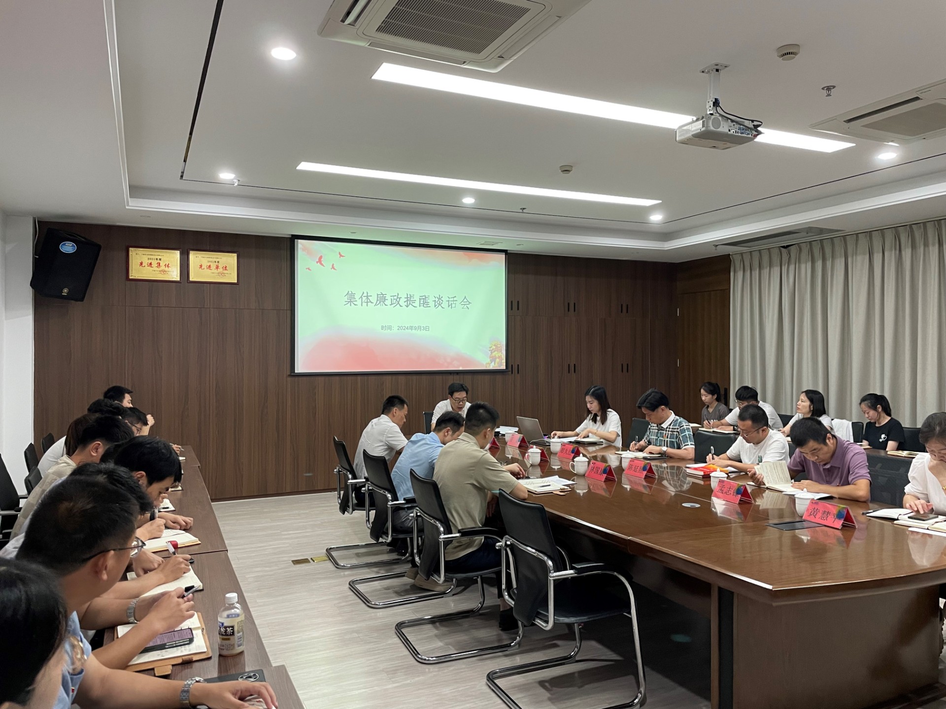 市交投集團(tuán)領(lǐng)導(dǎo)深入市交投物流集團(tuán)市交投勘察設(shè)計(jì)公司開(kāi)展聯(lián)系點(diǎn)工作，葉嵐清拍攝2.jpg